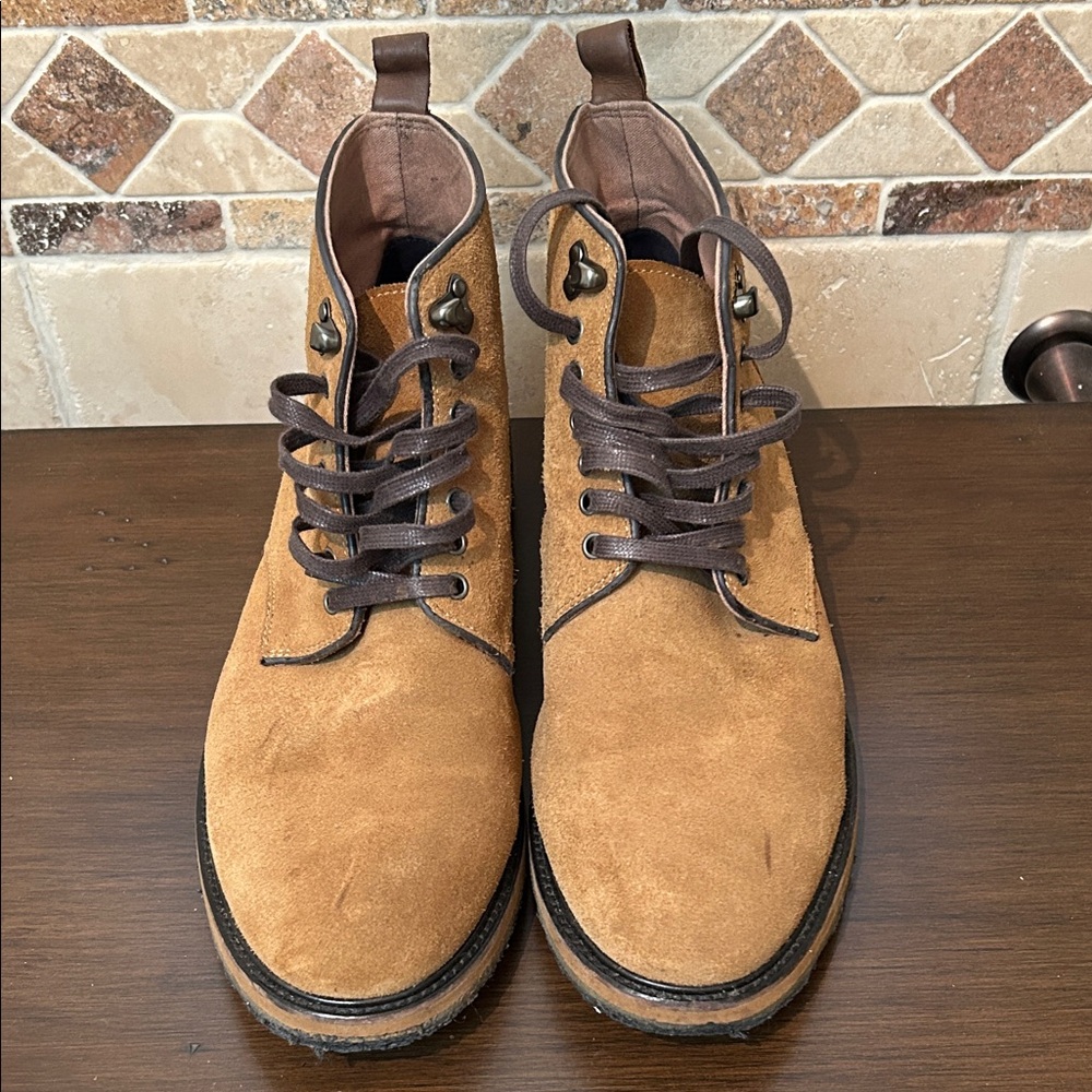 Banana Republic Tan Suede Chukka Boots